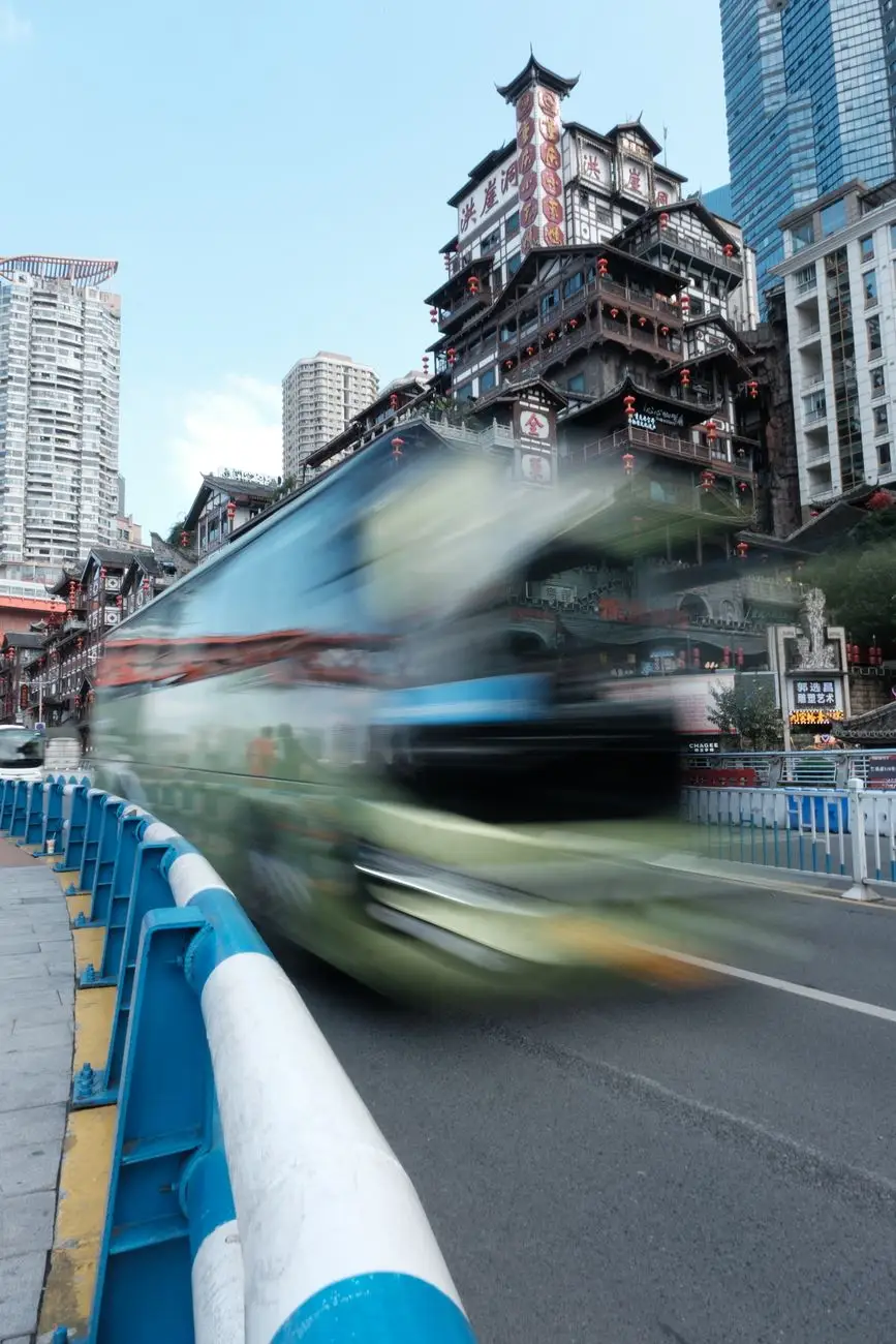 2025年医疗美容行业监管政策调整对整形外科服务的影响