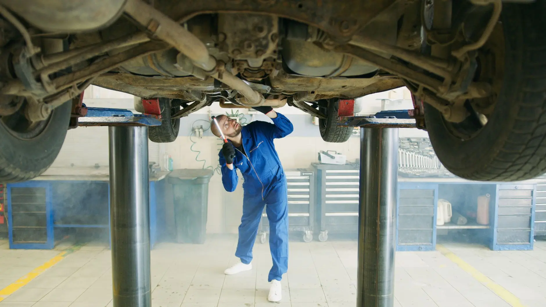2025年医疗美容行业监管政策调整对整形外科服务的影响